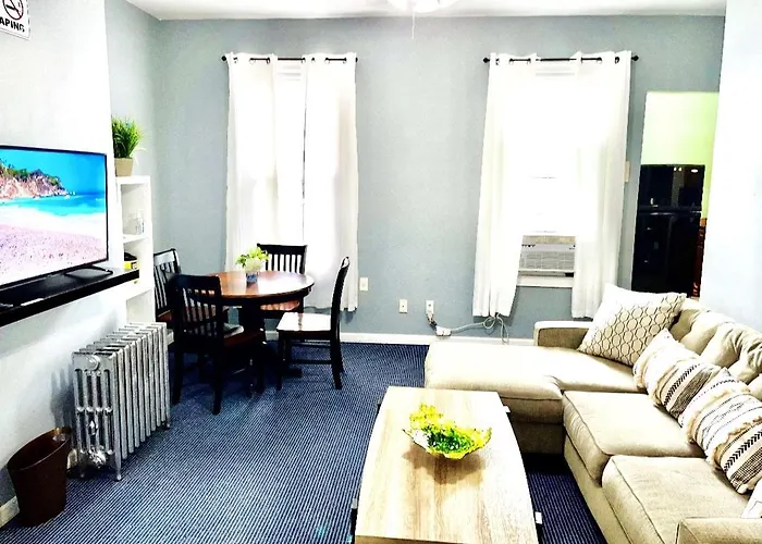 3 Bedrooms Apt In Lic, 10 Mins To Manhattan !!!