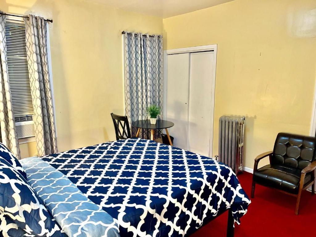 3 Bedrooms Apt In Lic, 10 Mins To Manhattan !!! Apartment